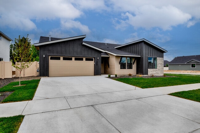 Building Photo - 3069 S Trafori Ave