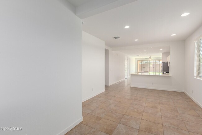 Building Photo - 9239 W Sells Dr