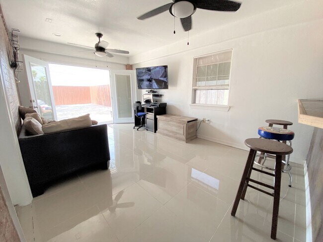 Building Photo - 3Bed/2 Bath Well kept and Upgraded! ( Mcallen TX )