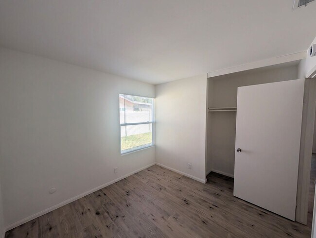Building Photo - Corner Lot Home in Escondido!