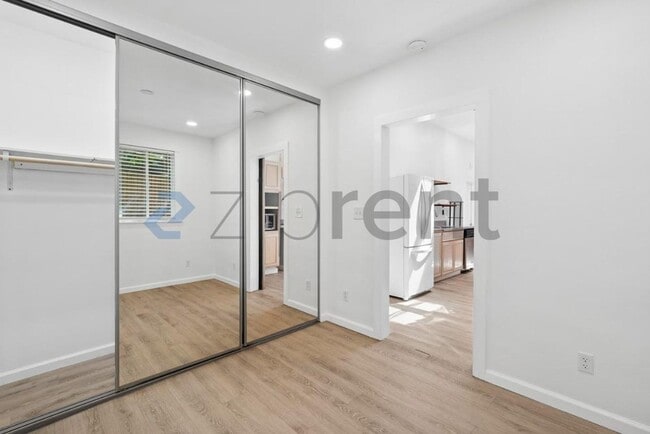 Building Photo - Unit B