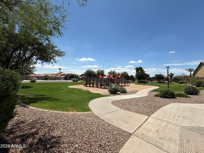 Building Photo - 2417 E Iris Dr