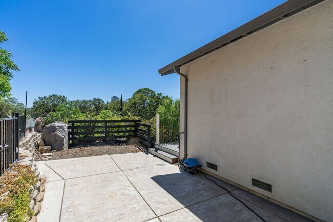 Building Photo - Copperopolis 3 Bd. / 2 Ba. Lake Access Fur...