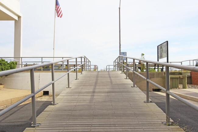 Building Photo - 5200 Boardwalk