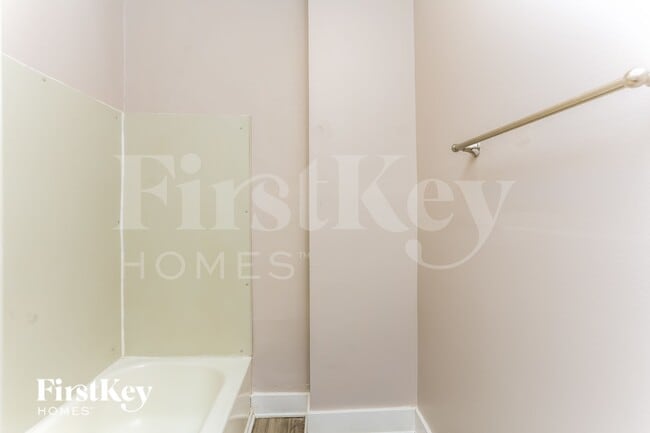 Building Photo - 202 S Park Ave