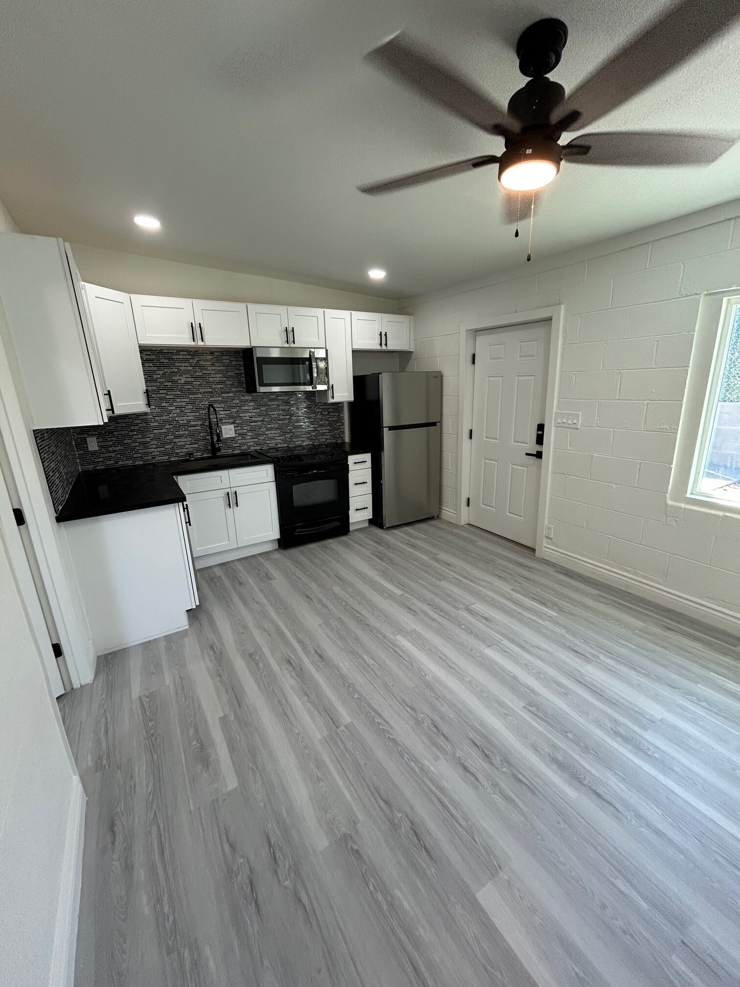 Building Photo - 210 W Monroe Ave