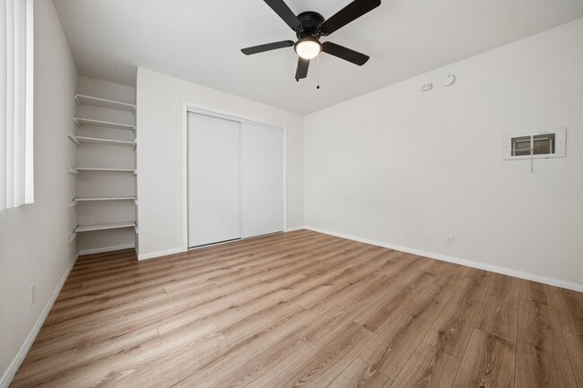 Building Photo - 2 bed 1 Bath Available Now