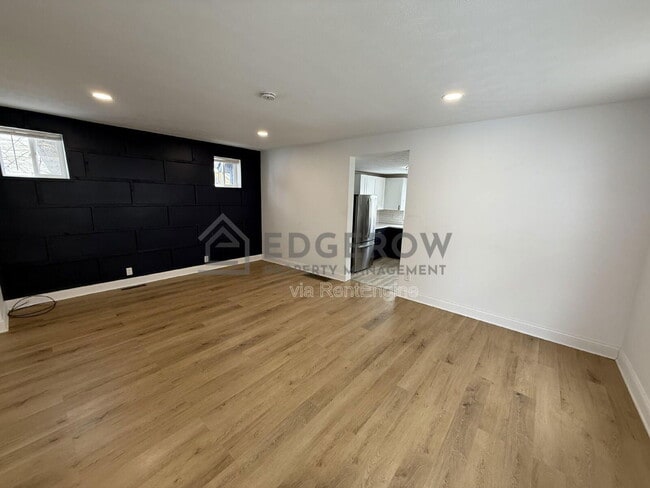 Building Photo - 1004 Garfield Ave NW