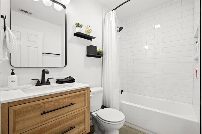 Building Photo - 7000 Villita Avenida