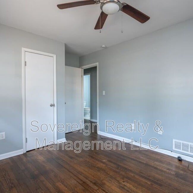 Building Photo - 4085 Kenora Dr SW