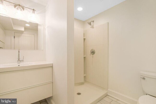 Building Photo - 8 N New St