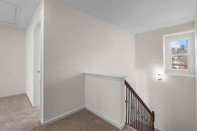 Building Photo - Immaculate 5-bedroom Paradise!