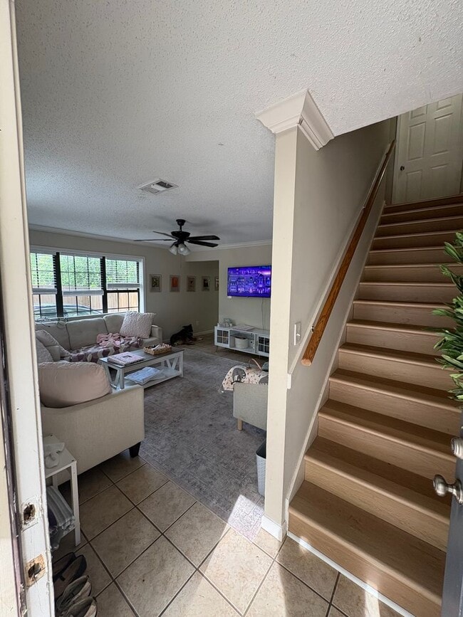 Building Photo - Roommate Needed!!  Walk to the Square! Available NOW...