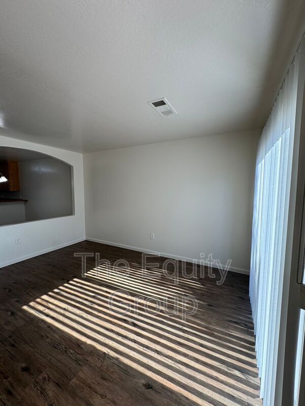 Building Photo - 443 N Park St