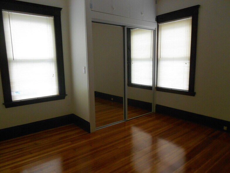 Building Photo - 54 Hobson St