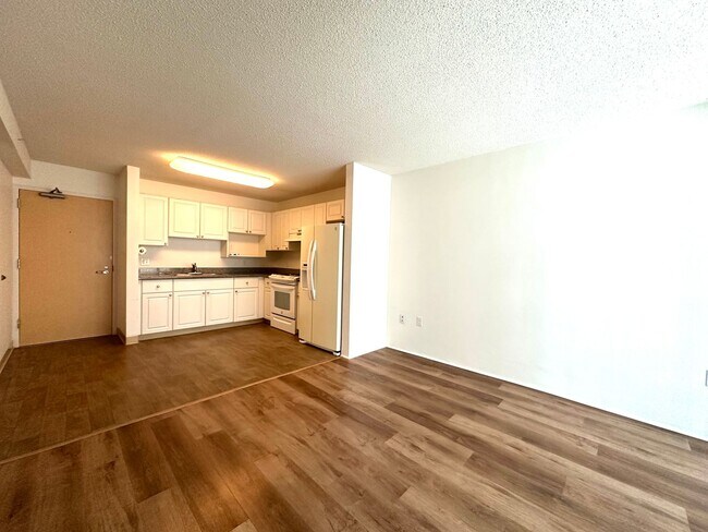 Building Photo - 2 Bedroom, 1.5 Bathroom with 2 Parking (801 South St, Bldg A)