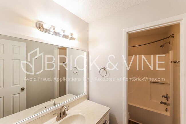 Building Photo - 6425 Woodberry Ln