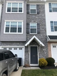 Building Photo - Beautiful 3 Bedroom, 2.5 Bath Townhome in Dallastown School District!