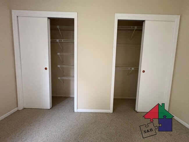 Building Photo - Elegant 3-Bedroom Townhouse in South Burli...