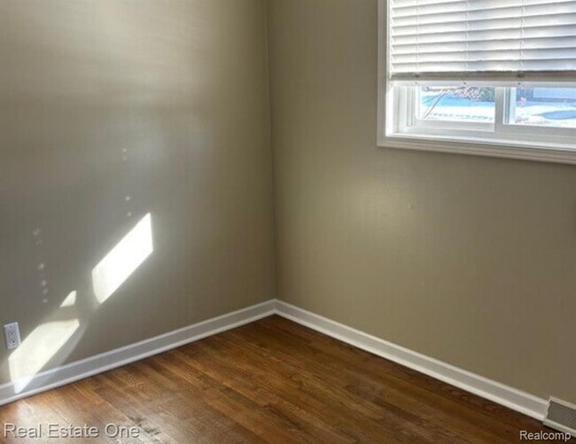 Building Photo - 290 Winry Dr