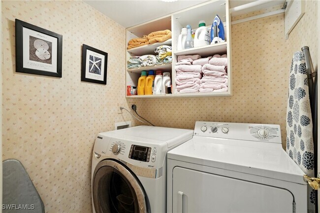 Building Photo - 2400 Gulf Shore Blvd N