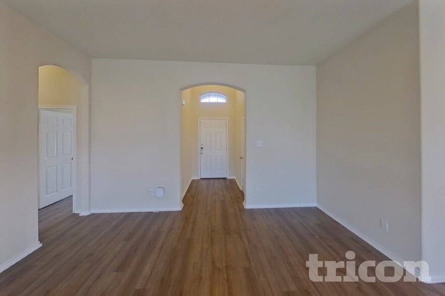 Building Photo - 1719 La Caya Dr