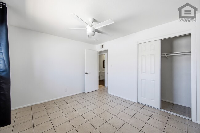 Building Photo - 4711