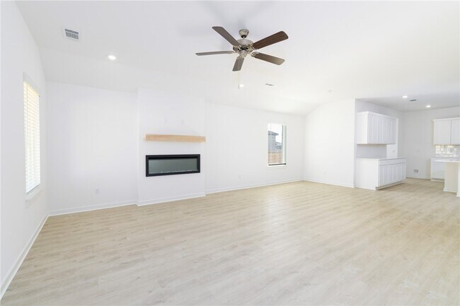 Building Photo - 581 Crystal Drive