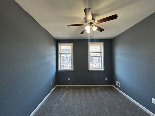Building Photo - 2 Bedrooms 2 Bathrooms