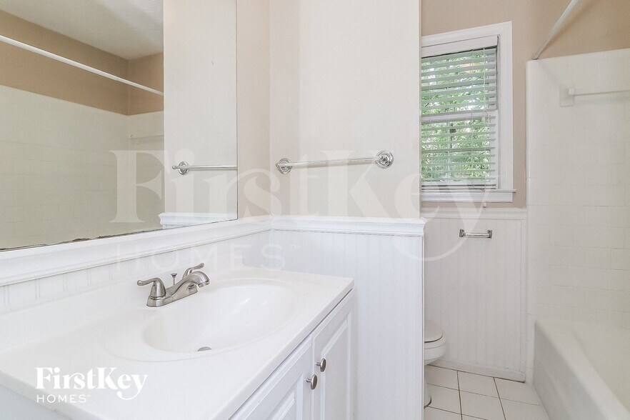 Building Photo - 3082 Lake Ranch Dr