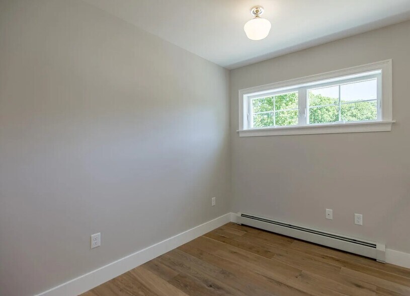 Building Photo - 284 Bradley St
