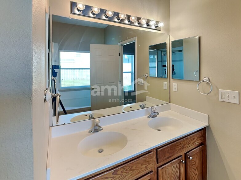 Building Photo - 7529 Dragon Fly Loop