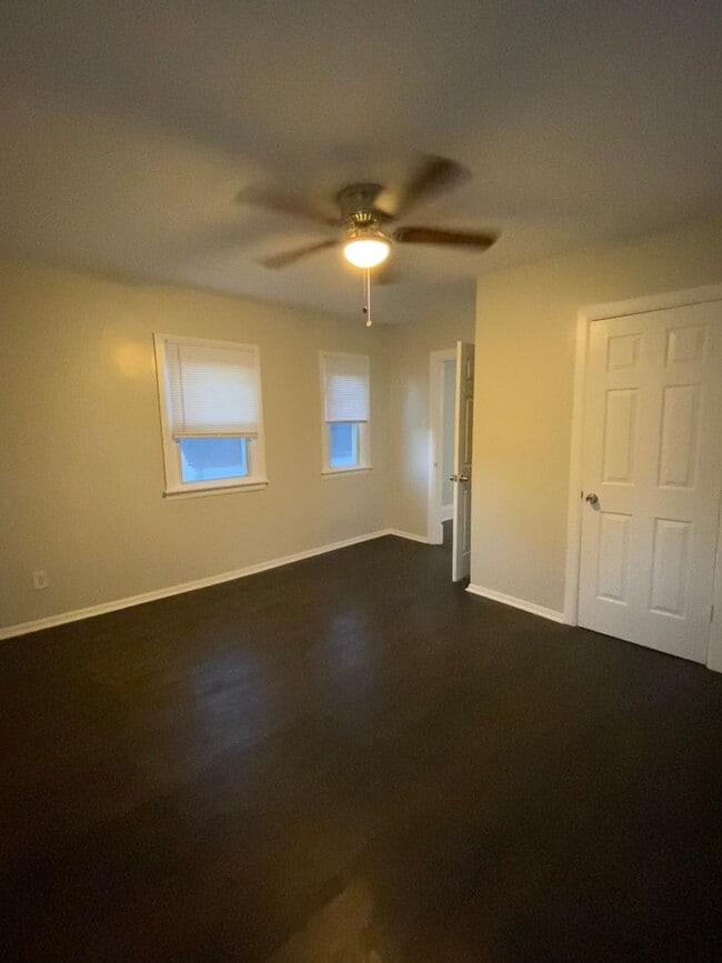 Building Photo - Beautifully updated and Spacious!  2 Bed House in Madisonville with walk through!!