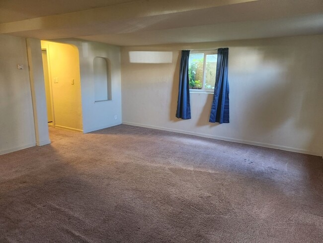 Building Photo - Lower Level Apartment