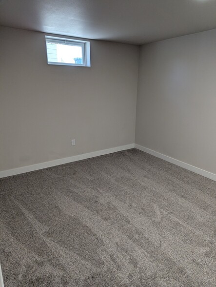 Building Photo - 1823 Alderson Ave