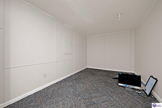 Building Photo - 306 Forest Trce