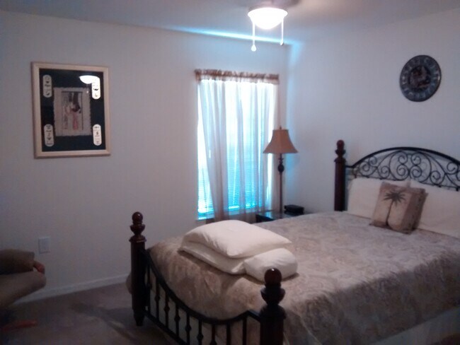 Guest Bedroom - 7411 Vista Way