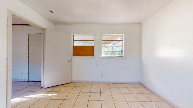 Building Photo - 3826 Landa Ln