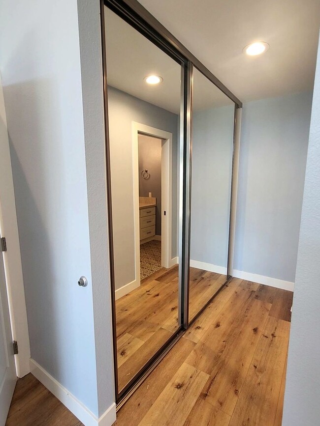 Building Photo - Updated and spacious single-story house on...