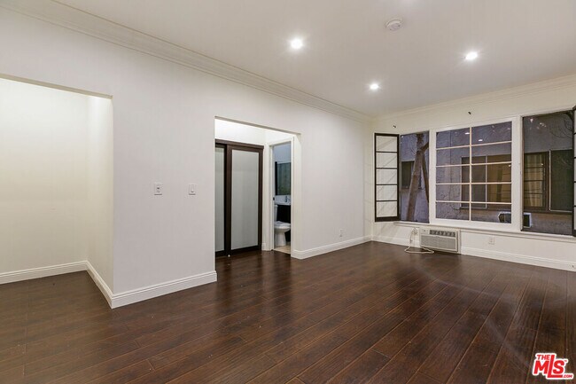 Building Photo - 7223 Willoughby Ave