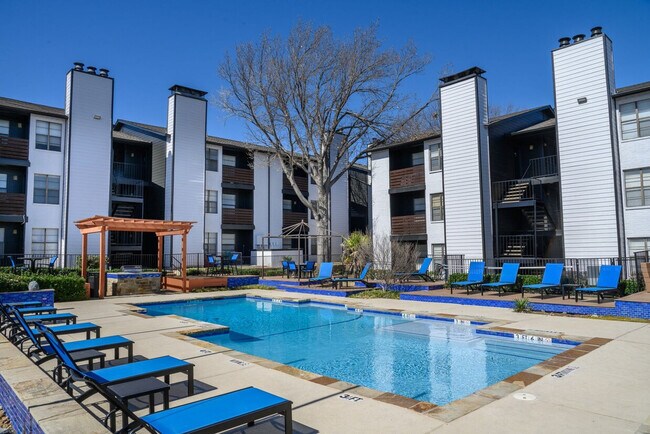 Building Photo - 2545 Thomason Cir