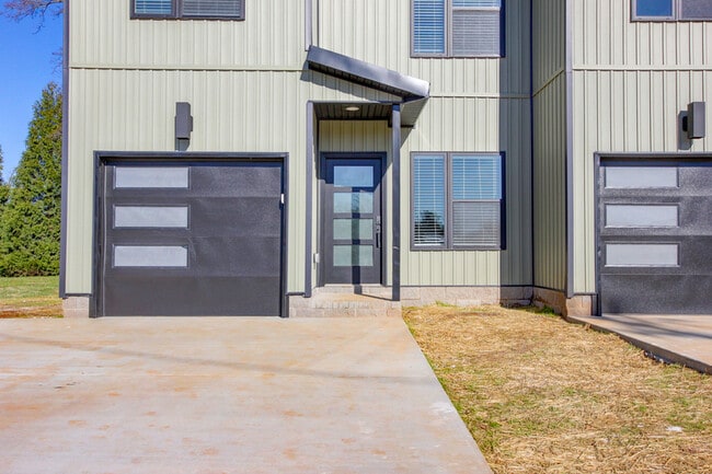 Building Photo - 102 Rosenwald St