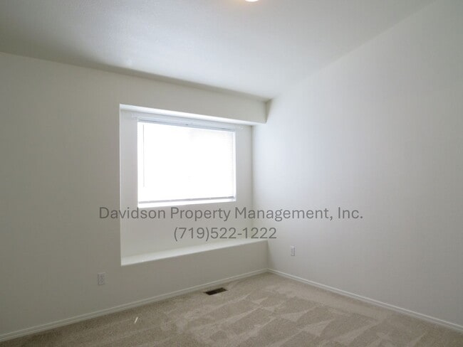 Building Photo - Great 3 Bedroom Condo the Briargate Area