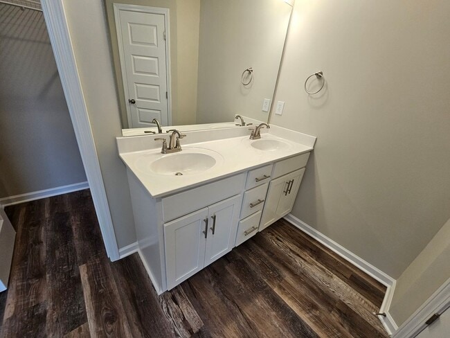 Building Photo - LUXURY 3 BEDROOM RANCH STYLE HOME IN SCENIC FOX RUN