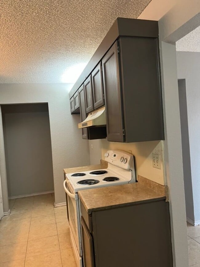 Building Photo - 1712 San Rafael St