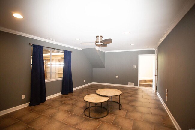Building Photo - 8607 Linda Ln