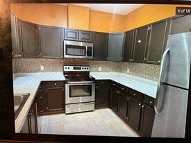 Building Photo - 301 Harbour Town Dr