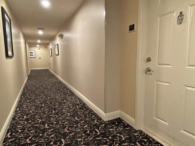 Building Photo - 4905 Midtown Ln