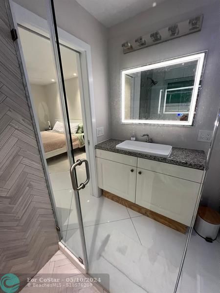 Building Photo - 327 Lancaster St