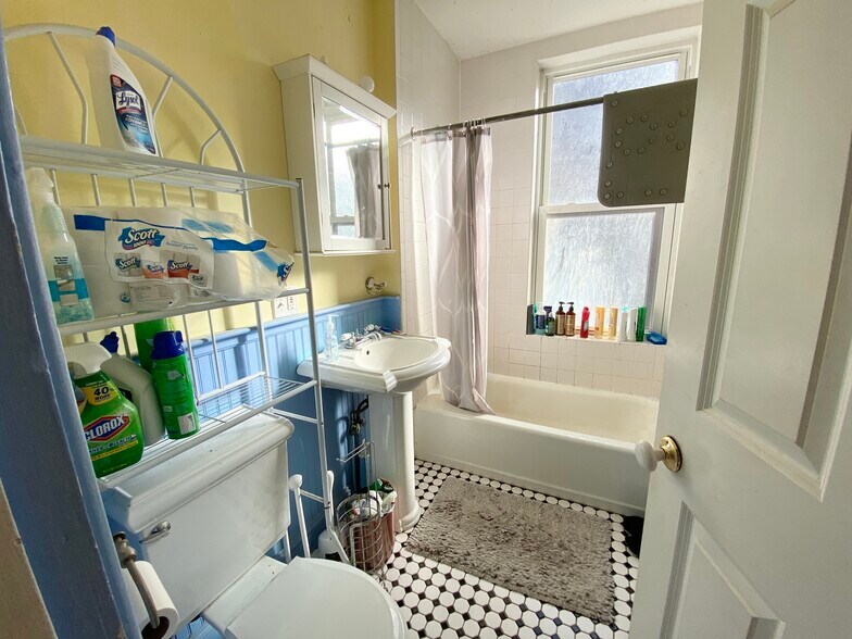 Building Photo - 31 Worthington St